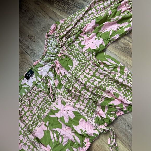 Tisdale Floral Drawstring Top - Picture 12 of 13